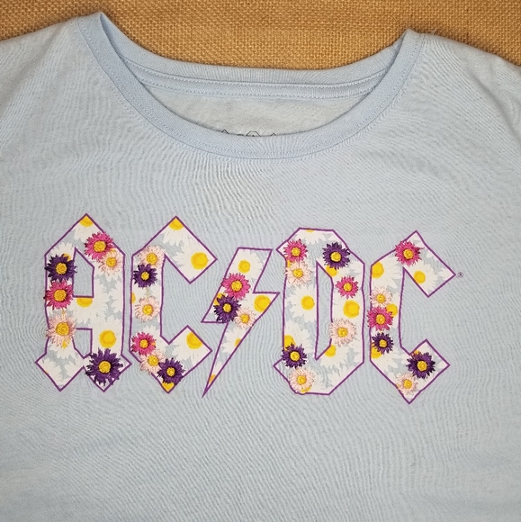 AC⚡DC Crop Tee Shirt - Picture 2 of 4